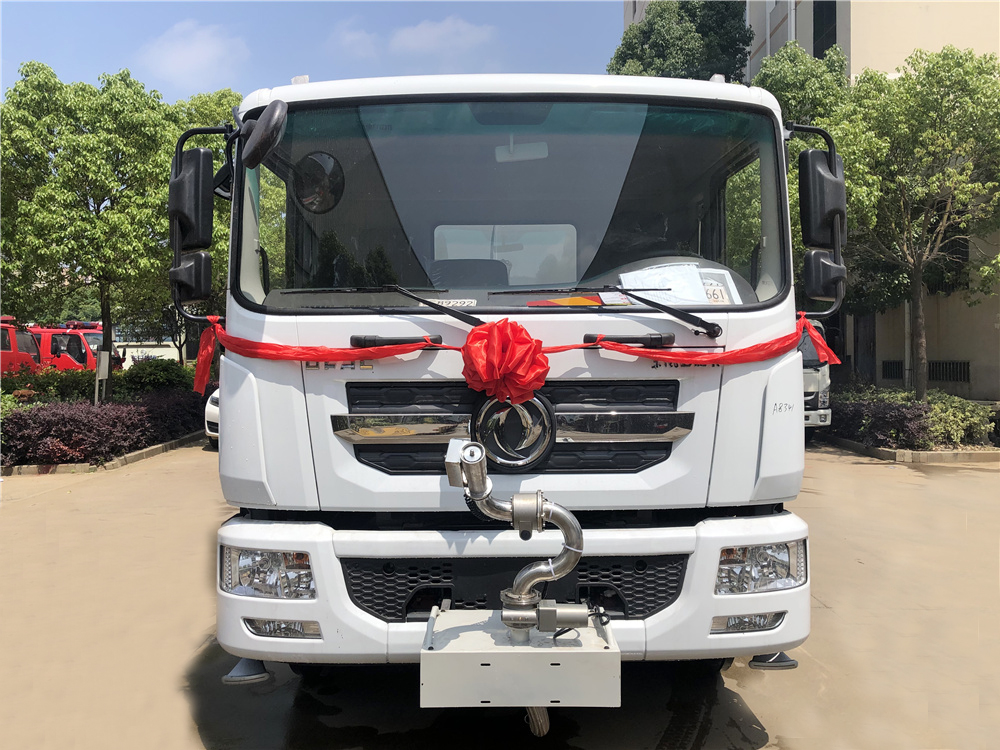 东风D9绿化喷洒车 12吨